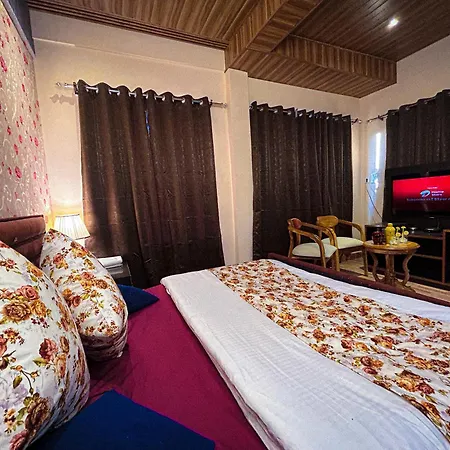 Vanshika Homes Near Mall Road Kasauli Exterior photo