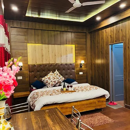 Vanshika Homes Near Mall Road Kasauli Exterior photo
