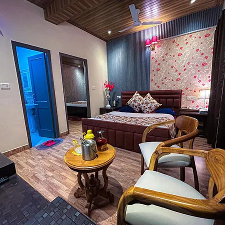 Vanshika Homes Near Mall Road Kasauli Exterior photo