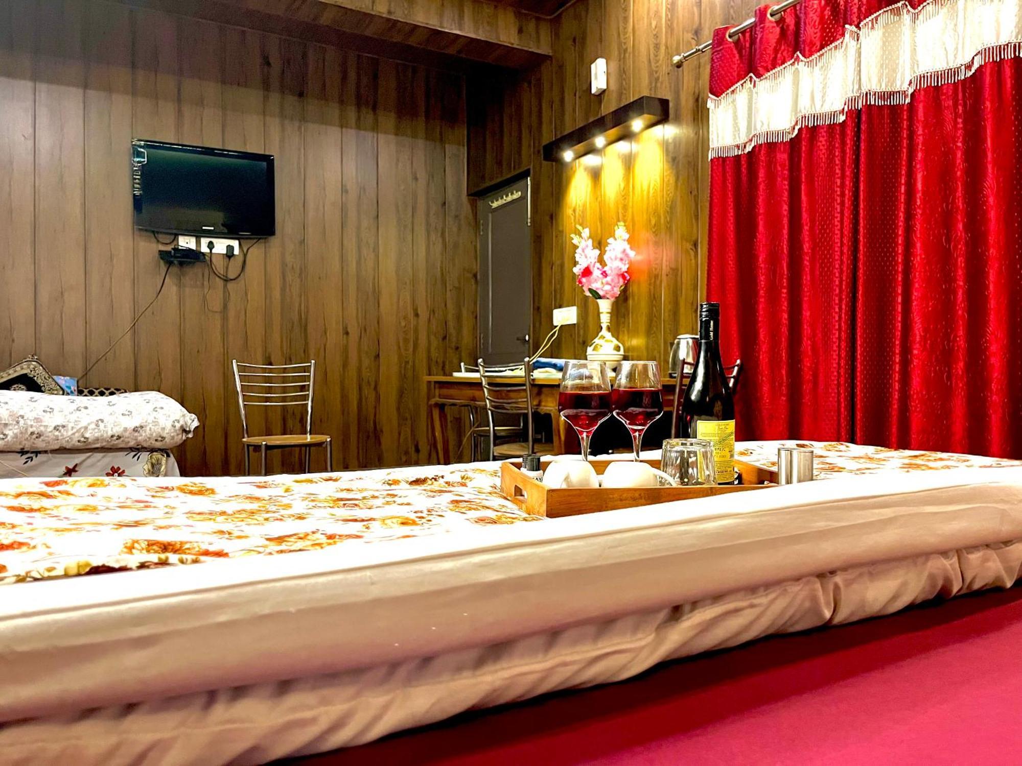 Vanshika Homes Near Mall Road * Kasauli