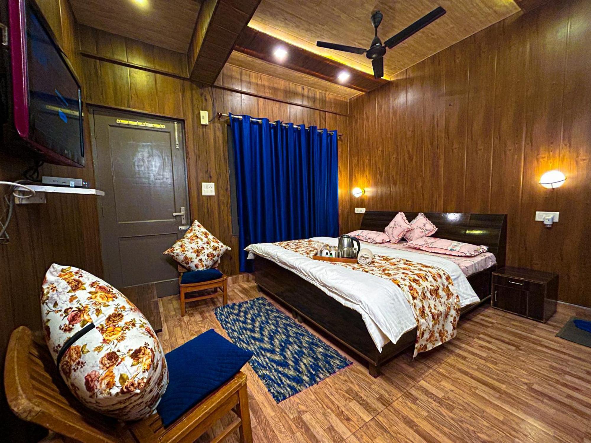 Vanshika Homes Near Mall Road Homestay Kasauli
