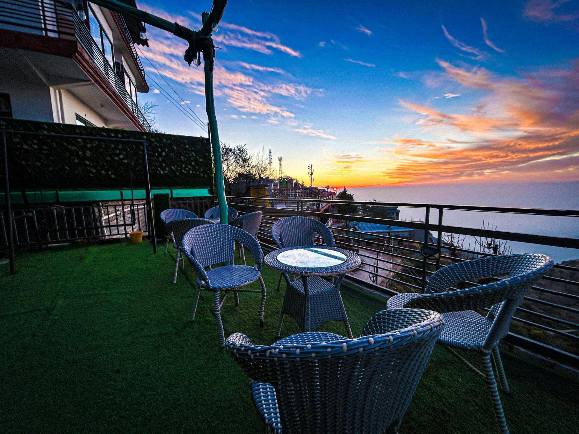 Homestay Vanshika Homes Near Mall Road Kasauli