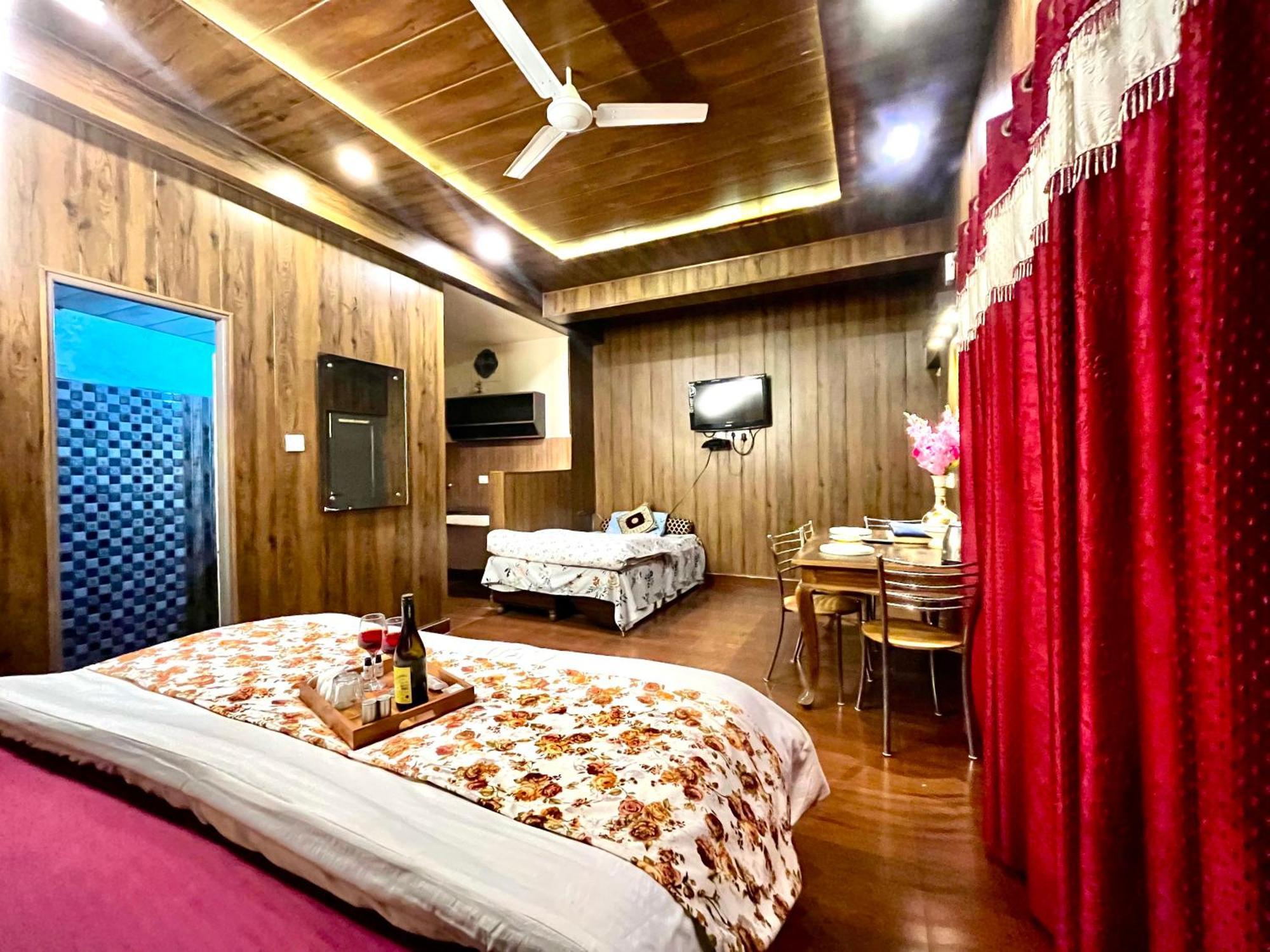Vanshika Homes Near Mall Road