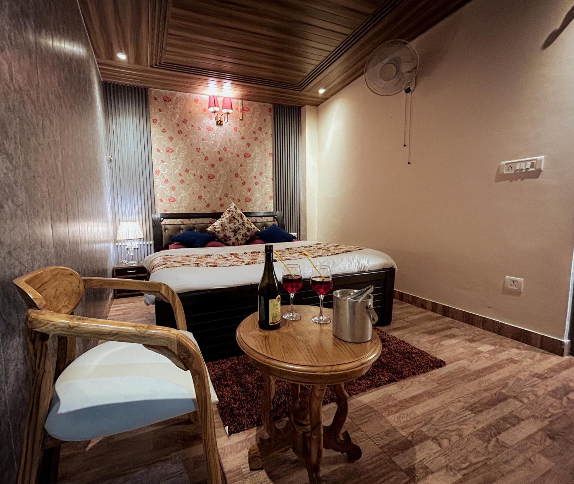 Vanshika Homes Near Mall Road Homestay Kasauli