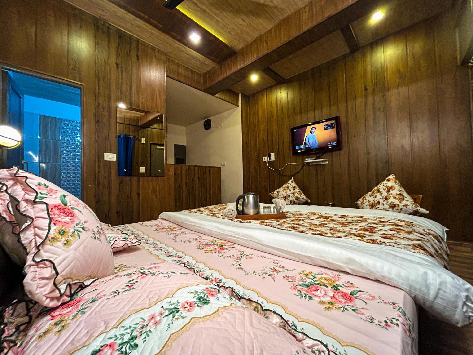 Vanshika Homes Near Mall Road Kasauli