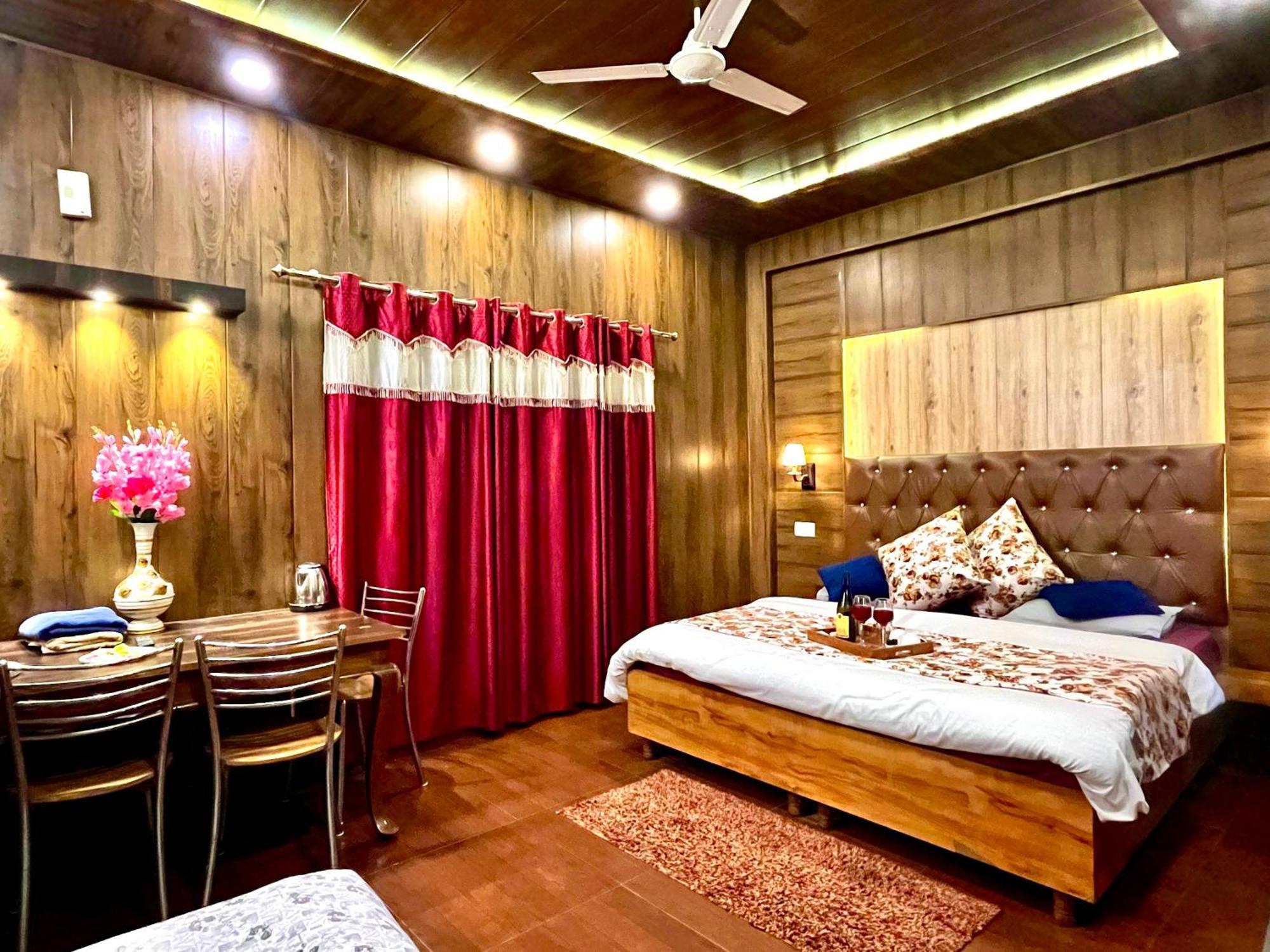 Vanshika Homes Near Mall Road * Kasauli